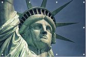 Close-up van het beroemde vrijheidsbeeld in New York - Foto op Tuinposter - 150 x 100 cm