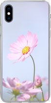 Geschikt voor iPhone Xs hoesje - Bloemen - Roze - Buiten - Natuur - Siliconen Telefoonhoesje