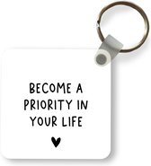 Sleutelhanger - Uitdeelcadeautjes - Engelse quote Become a priority in your life met een hartje tegen een witte achtergrond - Plastic