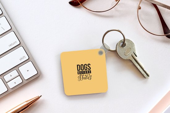 Keychain Chiens Quotes - Quote Dogs before mecs fond jaune porte-clés plastique - porte-clés carré avec photo