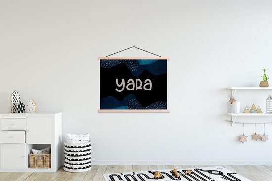 Posterhanger incl. Poster 120x90 cm - Schoolplaat - Yara - Pastel - Meisje - Textielposter - Blanke latten