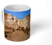 Mok - De Amerikaanse Mount Rushmore in South Dakota tijdens een zonnige dag - 350 ML - Beker