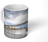 Mok - Een hangbrug bij de Amerikaansestad New York - 350 ML - Beker
