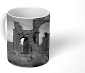 Mok - De zonsondergang bij de oude Triomfbogen in Syrië - zwart wit - 350 ML - Beker