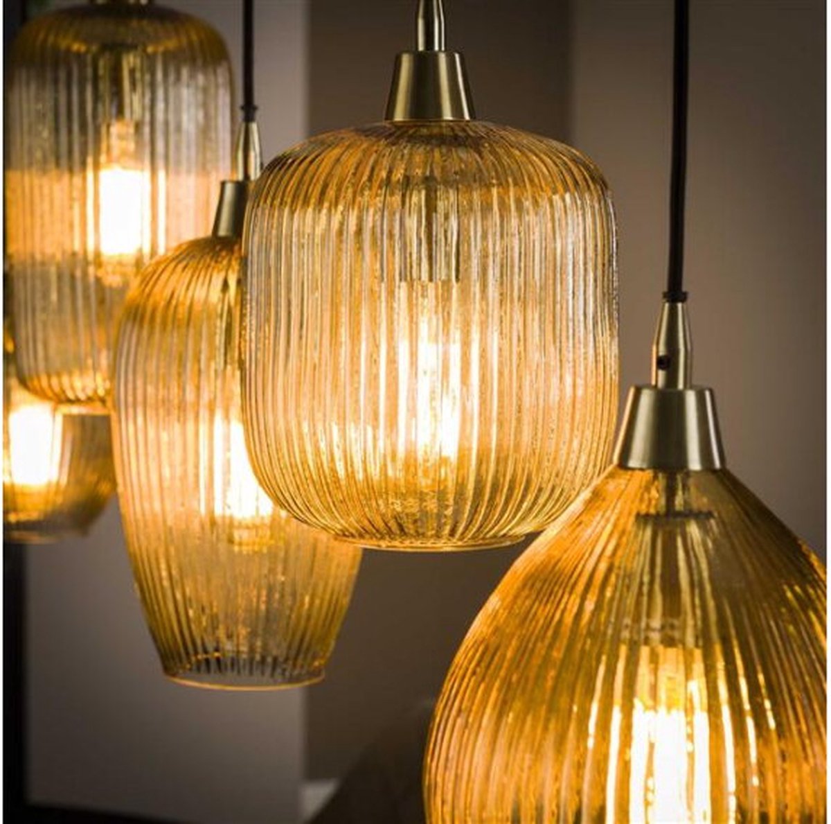 Hanglamp van 6 Lampen met Gestreept Glas Verticaal Eetkamer - Stripe Glass - Amberkleurig Glas - Woonkamer - Eettafel - Slaapkamer - Sfeer Verlichting - In Hoogte Verstelbaar tot 150 cm - Exclusief Lichtbron