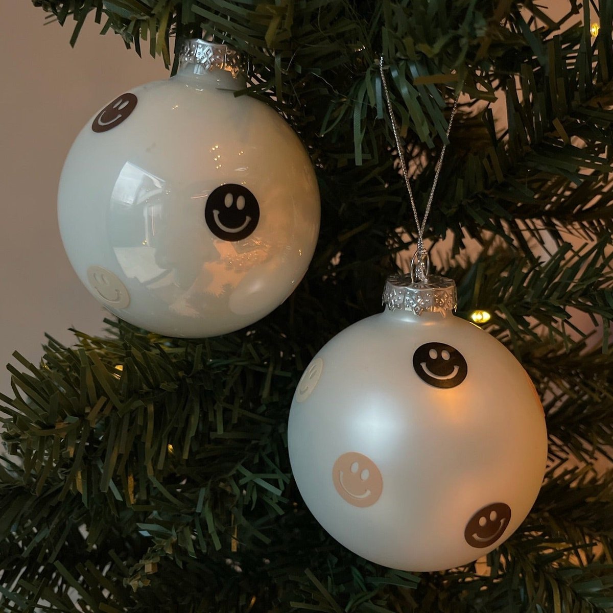 Smiley kerstballen - 2 stuks - 8cm - The Multibeige Christmas Smiles
