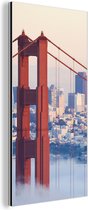 Wanddecoratie Metaal - Aluminium Schilderij Industrieel - Mistig rond de Golden Gate Bridge en San Francisco - 80x160 cm - Dibond - Foto op aluminium - Industriële muurdecoratie - Voor de woonkamer/slaapkamer