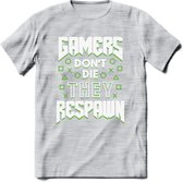 Gamers don't die T-shirt | Groen | Gaming kleding | Grappig game verjaardag cadeau shirt Heren – Dames – Unisex | - Licht Grijs - Gemaleerd - M