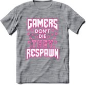 Gamers don't die T-shirt | Neon Roze | Gaming kleding | Grappig game verjaardag cadeau shirt Heren – Dames – Unisex | - Donker Grijs - Gemaleerd - M