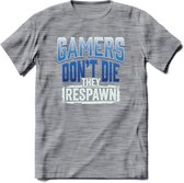 Gamers don't die T-shirt | Donker Blauw | Gaming kleding | Grappig game verjaardag cadeau shirt Heren – Dames – Unisex | - Donker Grijs - Gemaleerd - M