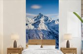 Behang - Fotobehang Alpen - Berg - Sneeuw - Breedte 120 cm x hoogte 240 cm