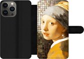 Bookcase Geschikt voor iPhone 13 Pro telefoonhoesje - Meisje met de parel - Vermeer - Tegels - Met vakjes - Wallet case met magneetsluiting