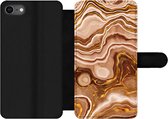 Bookcase Geschikt voor iPhone 7 telefoonhoesje - Marmer print - Gouden - Patronen - Met vakjes - Wallet case met magneetsluiting