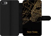 Bookcase Geschikt voor iPhone SE 2020 telefoonhoesje - New York - Kaart - Goud - Met vakjes - Wallet case met magneetsluiting