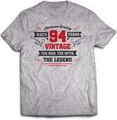 94 Jaar Legend - Feest kado T-Shirt Heren / Dames - Antraciet Grijs / Rood - Perfect Verjaardag Cadeau Shirt - grappige Spreuken, Zinnen en Teksten. Maat M
