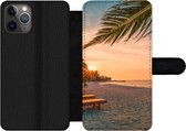 Telefoonhoesje Geschikt voor iPhone 11 Pro telefoonhoesje - Strand - Strandstoel - Zonsondergang - Met vakjes - Wallet case met magneetsluiting