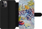 Bookcase Geschikt voor iPhone 11 Pro telefoonhoesje - Druiven, citroenen, peren en appels - Vincent van Gogh - Met vakjes - Wallet case met magneetsluiting