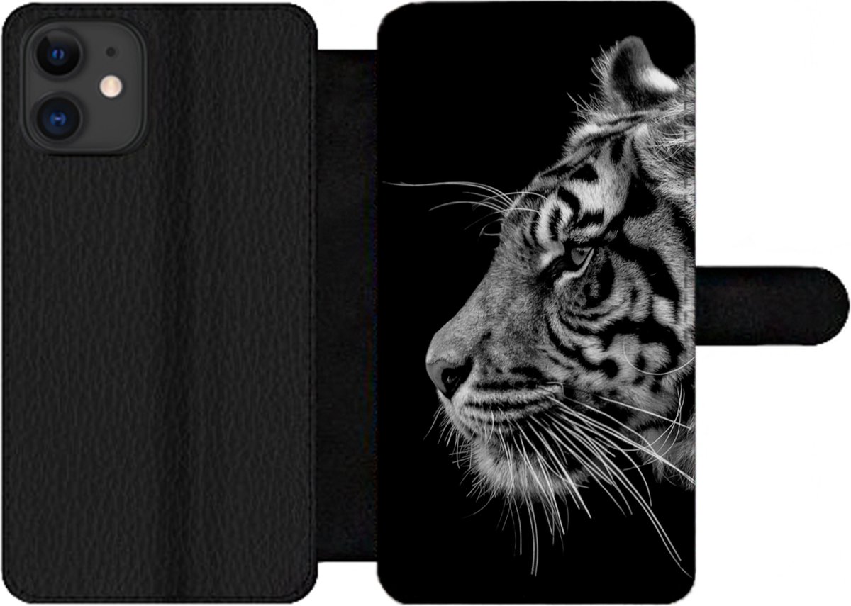 Telefoonhoesje Geschikt voor iPhone 11 telefoonhoesje - Tijger op zwarte achtergrond in zwart-wit - Met vakjes - Wallet case met magneetsluiting