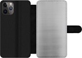 Bookcase Geschikt voor iPhone 11 Pro Max telefoonhoesje - Metaal print - Zilver - Lijn - Grijs - Structuur - Met vakjes - Wallet case met magneetsluiting