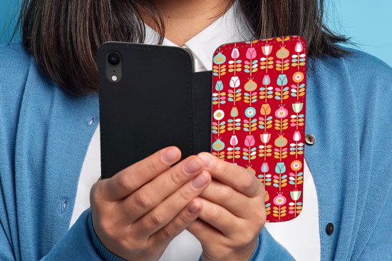 Étui pour téléphone iPhone XR Bookcase - Motifs - Fleurs - Rétro - Rouge - Avec compartiments - Étui portefeuille avec fermeture magnétique