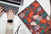 Laptophoes 15.6 inch - Bloemen - Herfst - Patroon - Laptop sleeve - Binnenmaat 39,5x29,5 cm - Zwarte achterkant