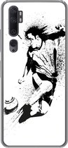 Geschikt voor Xiaomi Mi Note 10 hoesje - Een illustratie van een persoon die een voetbal richting doel schiet - Jongens - Jongetje - Kind - Siliconen Telefoonhoesje