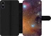 Bookcase Geschikt voor iPhone X telefoonhoesje - Universum - Sterren - Kleuren - Jongens - Meisjes - Kinderen - Met vakjes - Wallet case met magneetsluiting