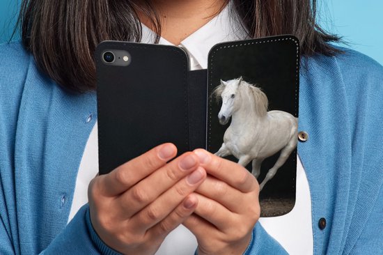 Étui pour téléphone iPhone 7 Bookcase - Paarden - Zwart - Portrait - Avec poches - Étui portefeuille avec fermeture magnétique