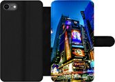 Bookcase Geschikt voor iPhone 7 telefoonhoesje - New York - Nacht - USA - Met vakjes - Wallet case met magneetsluiting