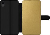 Bookcase Geschikt voor iPhone XR telefoonhoesje - Goud - Metaal - Luxe - Design - Met vakjes - Wallet case met magneetsluiting