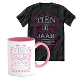 10 Jaar Legendarisch Gebrouwen T-shirt met mok giftset Roze | Verjaardag cadeau pakket set | Grappig feest shirt Heren – Dames – Unisex kleding | Koffie en thee mok | Maat XXL