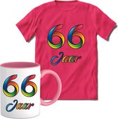 66 Jaar Vrolijke Verjaadag T-shirt met mok giftset Roze | Verjaardag cadeau pakket set | Grappig feest shirt Heren – Dames – Unisex kleding | Koffie en thee mok | Maat S