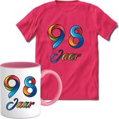 98 Jaar Vrolijke Verjaadag T-shirt met mok giftset Roze | Verjaardag cadeau pakket set | Grappig feest shirt Heren – Dames – Unisex kleding | Koffie en thee mok | Maat XL