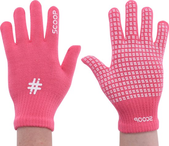 Gants roses avec des carreaux blancs, le mot 'SCOOP' et un symbole dièse.