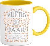 50 Jaar Legendarische Gebrouwen Abraham en Sarah Mok met tekst | Oranje - Zilver | Grappig Verjaardag Beker Cadeau | Bedrukte Mokken | Geel | 330 ML