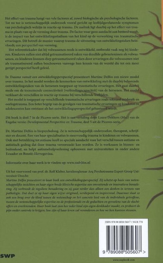 Achterkant van het boek 'Trauma vanuit een ontwikkelingsperspectief' van Martine Delfos. Bevat informatie over het boek en de auteur.