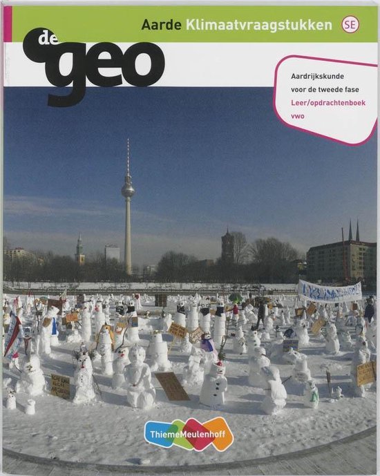Voorzijde van een boek met de titel "Aarde Klimaatvraagstukken" en een foto van Berlijn met veel sneeuwpoppen.