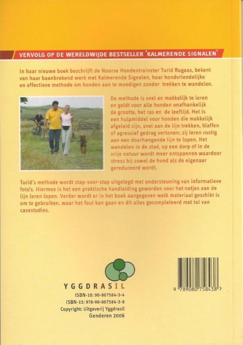 Achterkant boek 'Kalmerende Signalen' met tekst over de methode van Turid Rugass voor honden, inclusief twee foto's van wandelende mensen met honden.