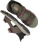 Bovenkant van bruine sandalen met klittenbandsluitingen en zolen met 'Skechers Slip-Ins' opdruk.