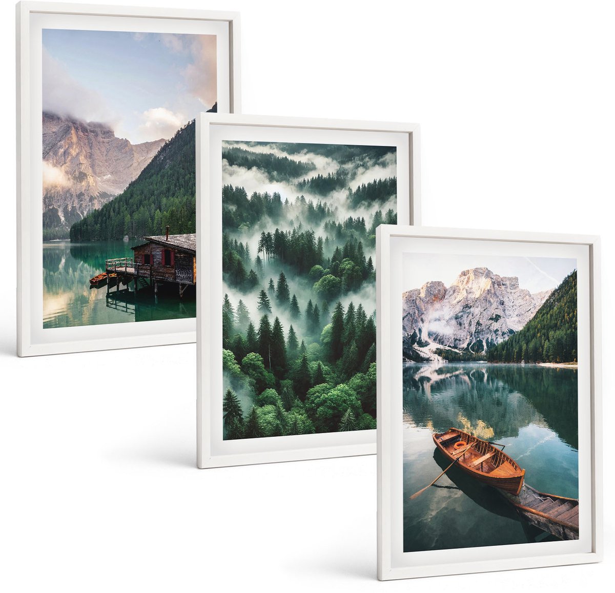 Coloray 3-Delige Schilderij Set - Berglandschap Met Een Meer, Een Boot En Een Bos In De Mist. - 40 x 60 - Moderne Wanddecoratie - Woonkamer - Decoratieve Schilderijen