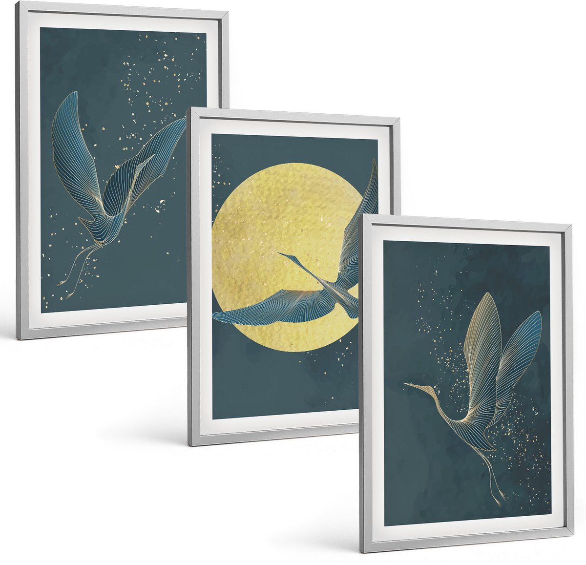 Coloray 3-Delige Schilderij Set - Kraanvogels In Vlucht Tegen De Achtergrond Van De Maan En De Sterren. - 40 x 60 cm - Wanddecoratie - Schilderijen Set - Interieur - Muurdecoratie