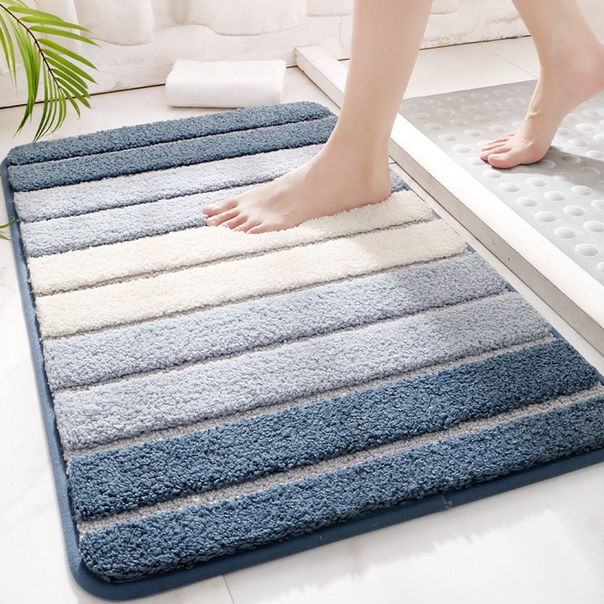 Antislip badmat 40x60 cm, Waterbestendige douchemat, Blauw‑witte badkamer mat, Klein veiligheidsmat voor in de douche en bad, Slipvloer mat voor natte ruimtes