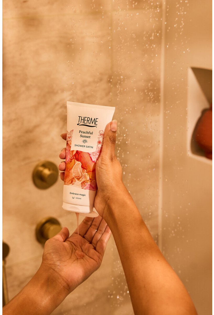 Therme - Peachful Sunset Shower Satin - 6 x 200 ml - Voordeelverpakking