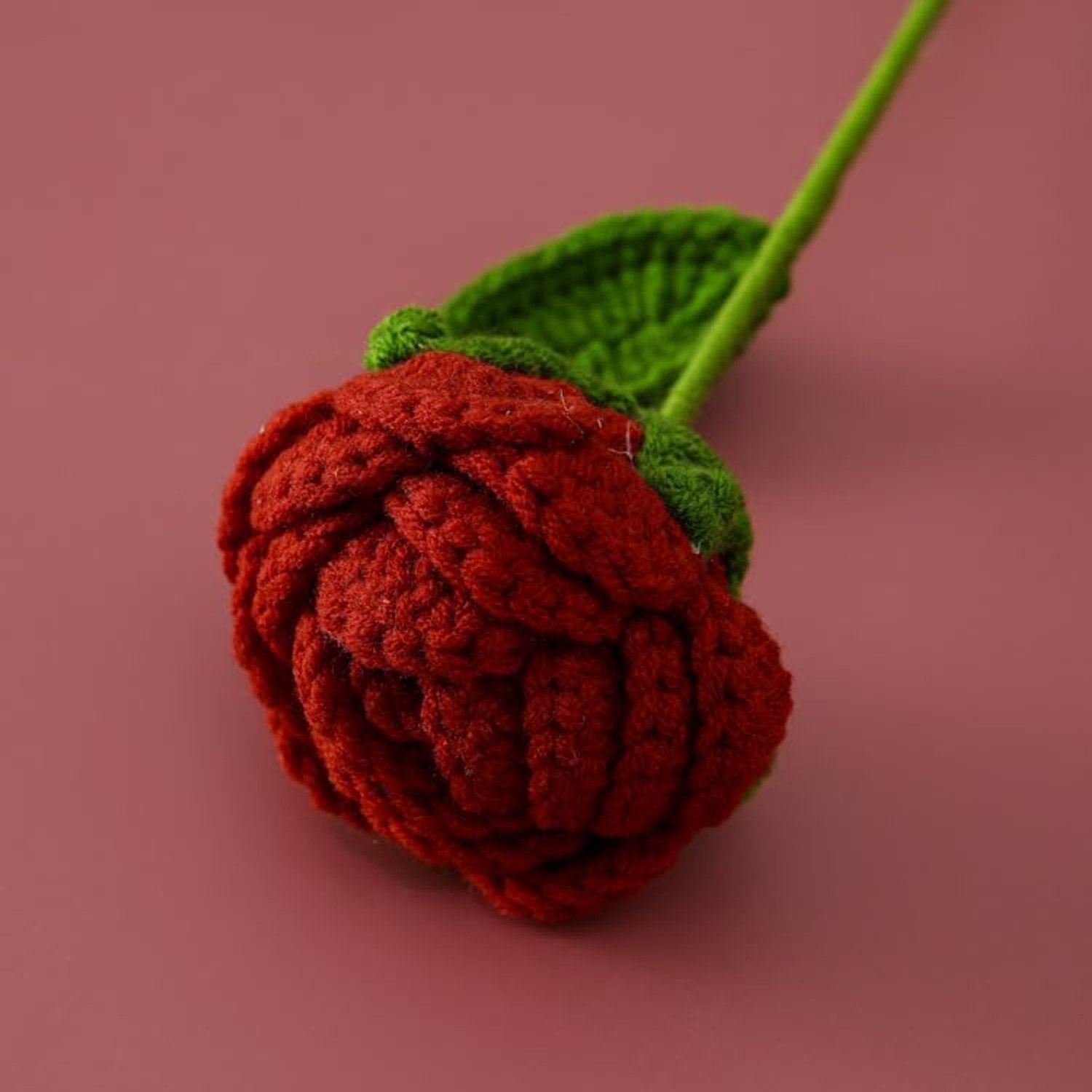 10 stks wol gehaakte roos handgemaakte faux bloemen kunstmatige lange steel roos, bruiloft tafelstukken bruids boeketten douche arrangement decoratie Valentijnsdag geschenk nep roos wijn rood