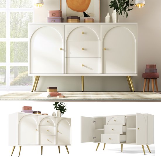 Wit dressoir met gouden poten, drie lades en twee deuren met gewelfde fronten en gouden knoppen.