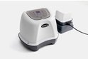 Intex zoutwatersysteem met bedieningspaneel en aparte pomp, wit en grijs.