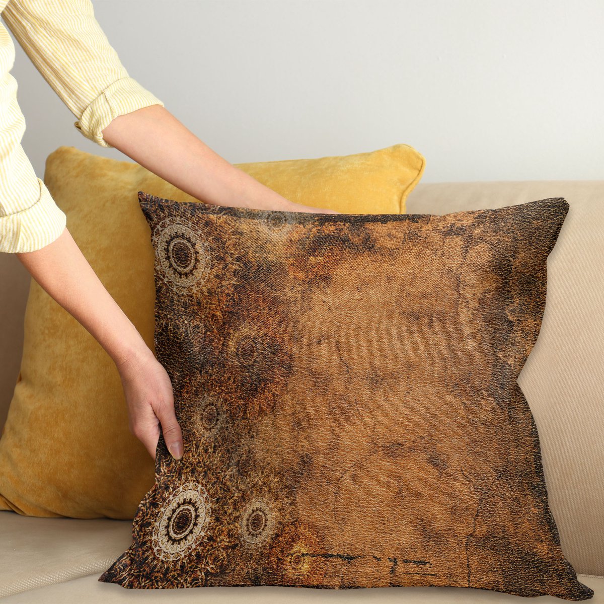 ABAKUHAUS Lichtbruin Sierkussenhoes, Aged Oud Texture Print Bloemen Motieven Vintage Upholstery Concept, Decoratieve Vierkante Sierkussenhoes, 65 x 65 cm, Bruin Licht Bruin Lichtbruin