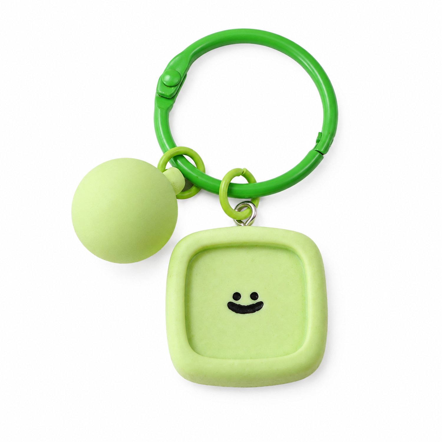 Sleutelhanger groen met smiley, kraal en afgerond vierkant hangertje, circa 6 cm, 1 set per verpakking