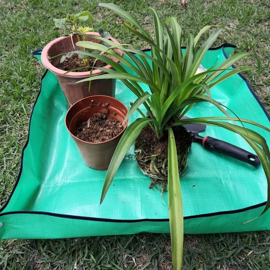 Dailygoods- Plantenverpotmat Waterdicht - Opvouwbaar Tuintapijt - Binnen/Buiten Gebruik - 27" x 27" - Vuilbestendig Materiaal - Gemakkelijk Schoon te Maken - Tuinmat van Dailygoods — afbeelding 2