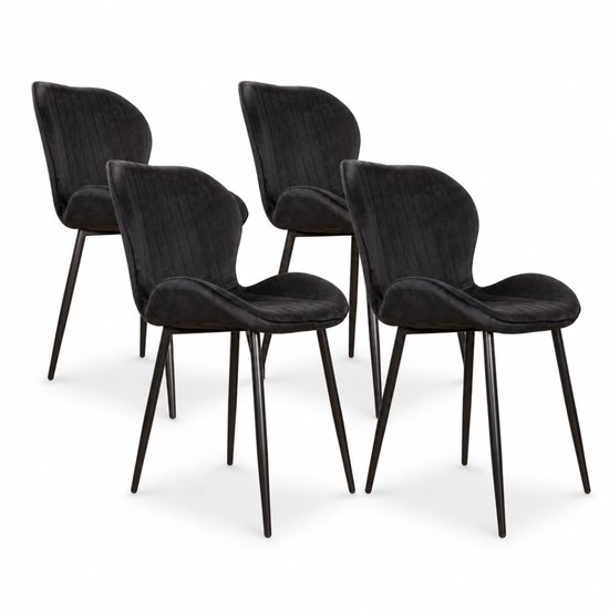 Set van vier zwarte fluwelen eetkamerstoelen met verticale stiksels en slanke zwarte metalen poten.
